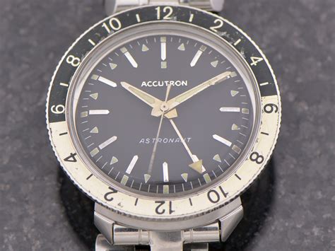 bulova accutron astronaut bezel.